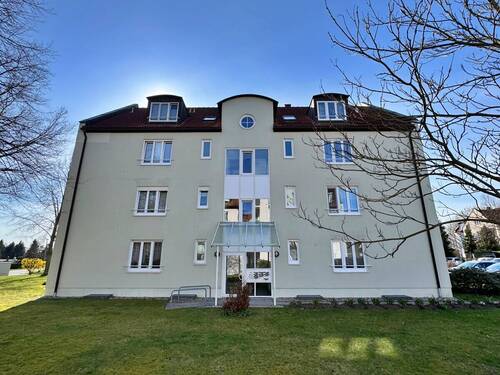 Haus Eingangsseite - 3 Zimmer Etagenwohnung zum Kaufen in Bischofswerda