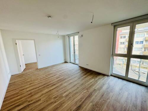 Wohnen/Küche - Geräumige Wohnung nahe Barbarossaplatz! *2x Balkone EBK Aufzug*