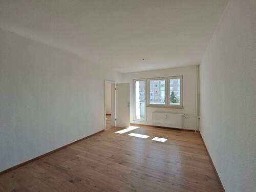 Wohnzimmer - Etagenwohnung mit 62,40 m&sup2; in Zeitz zur Miete