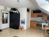 Wohnzimmer mit Einbauküche - *** Schönes 1,5 Zimmer Appartement mit Einbauküche in Bielefeld ***