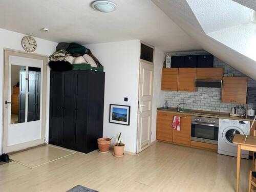 Wohnzimmer mit Einbauküche - *** Schönes 1,5 Zimmer Appartement mit Einbauküche in Bielefeld ***