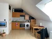 Wohnzimmer mit Einbauküche - 1 Zimmer Etagenwohnung zur Miete in Bielefeld