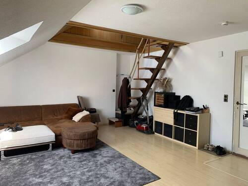 Wohnzimmer mit Zugang Schlafbereich - 