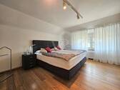 Großzügiges Schlafzimmer - 