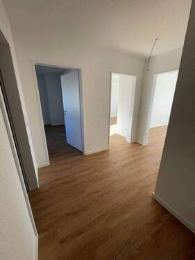 Flur 1.jpg - Frischrenovierte 3-Zi.-Wohnung am Maffeiplatz