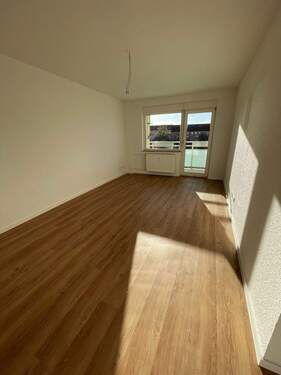 Wohnzimmer 1.jpg - Etagenwohnung mit 75,80 m² in Nürnberg zur Miete