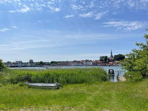Bootsanleger am Ende der Straße - 