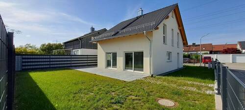 Musterfoto Hausansicht - Neubau Einfamilienhaus in EEK A+ in begehrter Lage von Waldkraiburg Mitte !