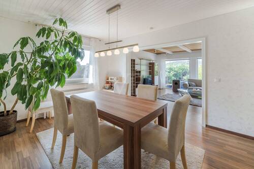 Offen gestaltetes Esszimmer - Bungalow mit 213,00 m² in Schmitten / Seelenberg zum Kaufen