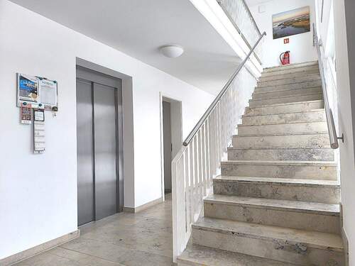 Treppenhaus Ansicht I - 3 Zimmer Etagenwohnung in Dorum