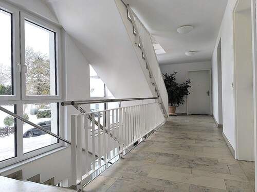 Treppenhaus Ansicht II - Etagenwohnung mit 97,00 m&sup2; in Dorum zur Miete