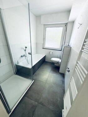 Bild 1 - 112 m² EG Wohnung mit Terrasse - 4,5 Zimmer in Top-Lage am Kirchplatz