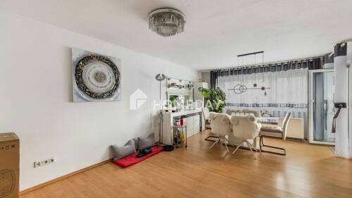 Wohnzimmer 1 - 2 Zimmer Etagenwohnung zum Kaufen in Bad Schönborn