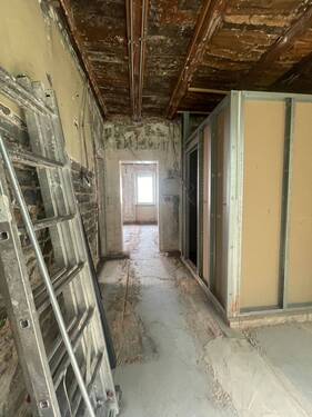 Entkernte EG-Wohnung - Mehrfamilienhaus, Wohnhaus mit 130,00 m² in Saarbrücken zum Kaufen