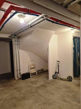 UG: Flur/Treppe Richtung EG - 