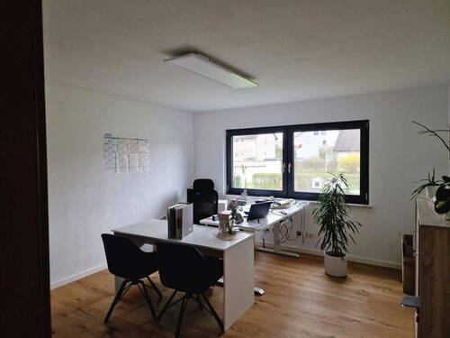 EG: Büro/Schlafzimmer 1 - 