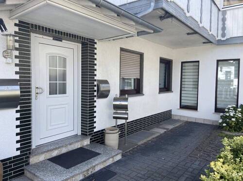 Haustüre - 5 Zimmer Etagenwohnung in Weißenthurm