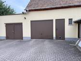 Nebengelass mit Garagen - 5 Zimmer Doppelhaushälfte in Seelow