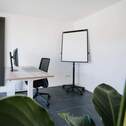Arbeitsplatz 1 in verfügbarem Büroraum - Privates Münster-Büro: Flexible, möblierte Arbeitsplätze mit Balkon