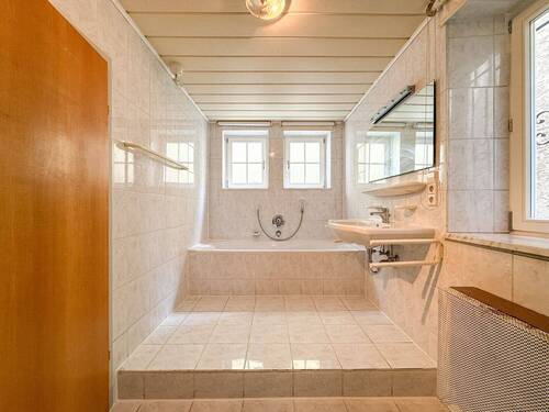 EG Badezimmer mit Wanne - 