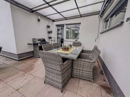 Freisitz Terrasse - 6 Zimmer Einfamilienhaus in Frankfurt