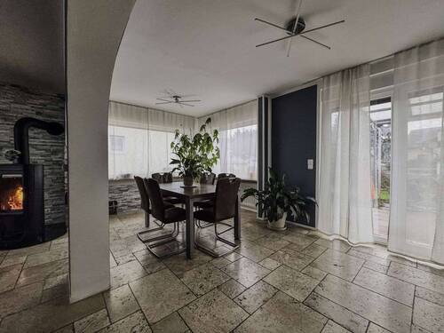 Essecke und Balkontüre - 