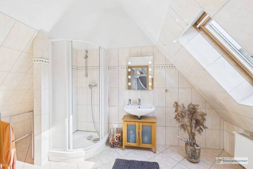Badezimmer Dachgeschoss - 
