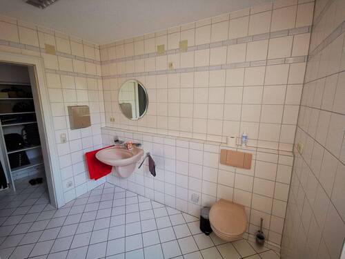 MitarbeiterIn WC / Umkleide - 