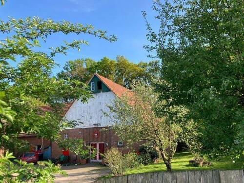Ansicht - Resthof mit Gartenland u. Waldfläche