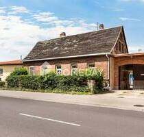 Vielseitiges Wohnhaus mit großem Grundstück und Nebengebäuden in ruhiger Lage von Aken - Aken (Elbe)