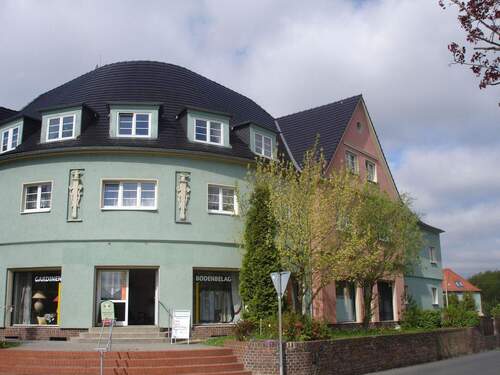 Straßenansicht - Etagenwohnung mit 71,00 m&sup2; in Olbersdorf zur Miete