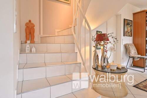 29 Treppe ins Obergeschoss - 