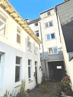 Hofansicht - Mehrfamilienhaus, Wohnhaus mit 512,00 m&sup2; in Wuppertal zum Kaufen