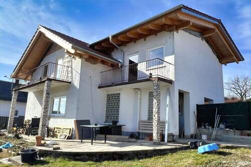 Außen - 5 Zimmer Einfamilienhaus zum Kaufen in Eggenfelden