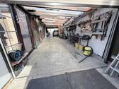 Carport/ Blick aud die Doppelgarage - 