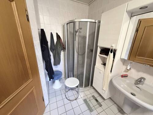 Dusch- und Wannenbad EG - Einfamilienhaus mit 367,00 m&sup2; in Bremen zum Kaufen