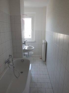 Bad mit Badewanne - 
