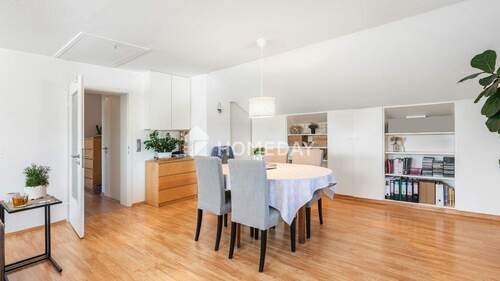 1. OG Wohnzimmer 3 - 