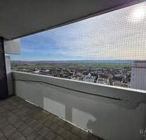 Sonnenlicht, Aussicht, Möglichkeiten! 3 Zimmer-Wohnung mit 2 Balkonen, Aufzug und 2 Parkplätzen! - Ditzingen Hirschlanden