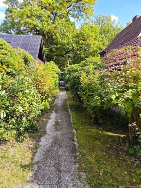 Weg zum Haus - 4 Zimmer Einfamilienhaus in Bremen