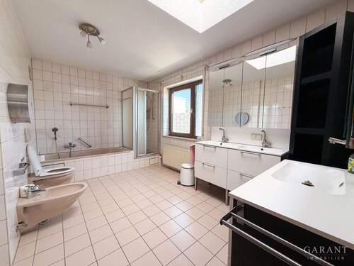 Großes Badezimmer OG - 