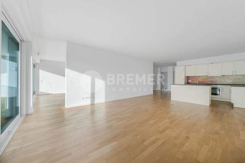 Wohnzimmer mit offener Küche - 