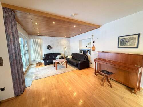 Wohnzimmer EG mit Ausgang auf die Terrasse - 1 Zimmer Mehrfamilienhaus, Wohnhaus zum Kaufen in Flammersfeld