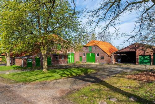 Straßenansicht (4) - 8 Zimmer Mehrfamilienhaus, Wohnhaus in Bockhorn-Moorwinkelsdamm
