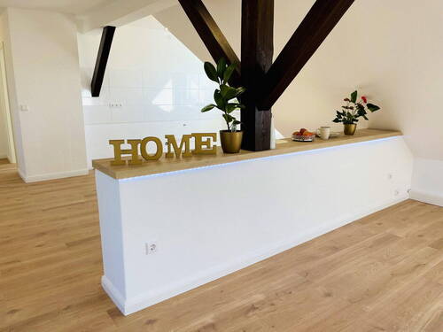 offene Wohnküche - Sanierte 4-Zimmer Dachgeschosswohnung inkl. Außenstellplatz