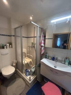 Bad mit Dusche - 