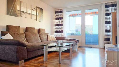 Wohnzimmer - 4 Zimmer Etagenwohnung zum Kaufen in Göppingen