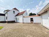 Hof mit Doppelgarage - 8 Zimmer Mehrfamilienhaus, Wohnhaus in Lübbecke