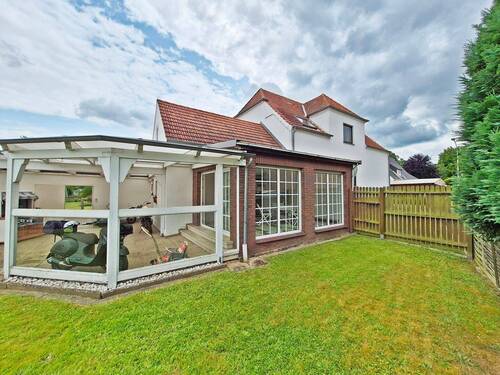 Blick auf die überdachte Terrasse - 