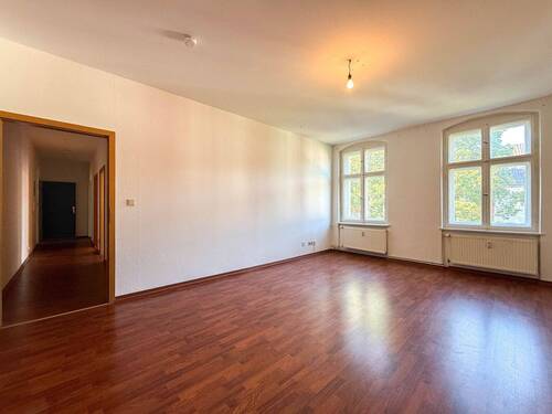 Das Wohnzimmer - Gepflegte 2-Zimmer Wohnung mit Balkon